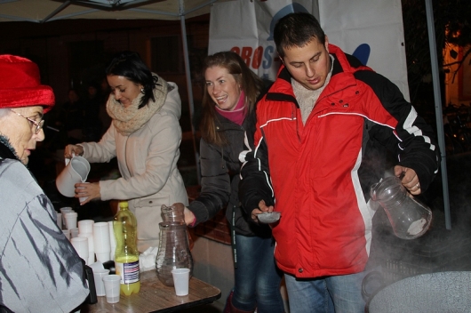 131201_adventi_gyertyagyujtas
