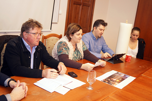 A szervezők a városházán tartott sajtótájékoztatón ismertették, mi mindennel készülnek (Fotó: OrosCafe/Takács Csaba)